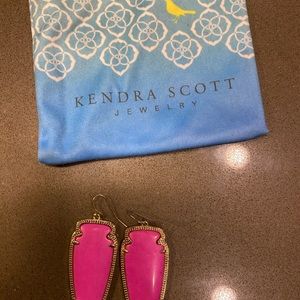 Kendra Scott Jewelry - Kendra Scott Skylar Arrowhead Earrings - Hot Pink Kendra Scott Jewelry - Kendra Scott Skylar Arrowhead Earrings - Hot Pink